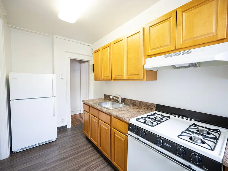 Upsal Gardens Apartments- Beautiful historical building with breathtaking charm! — Photo 24