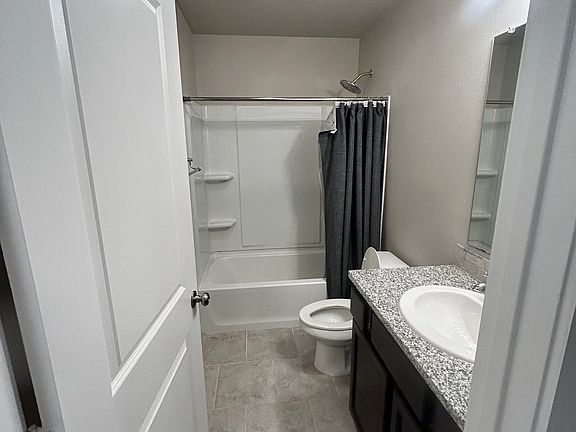 5th image of 3007 Valencia Ave