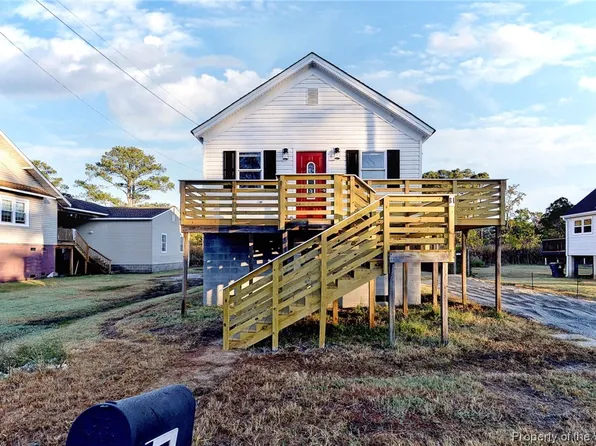 81 Messick Rd, Poquoson, VA 23662