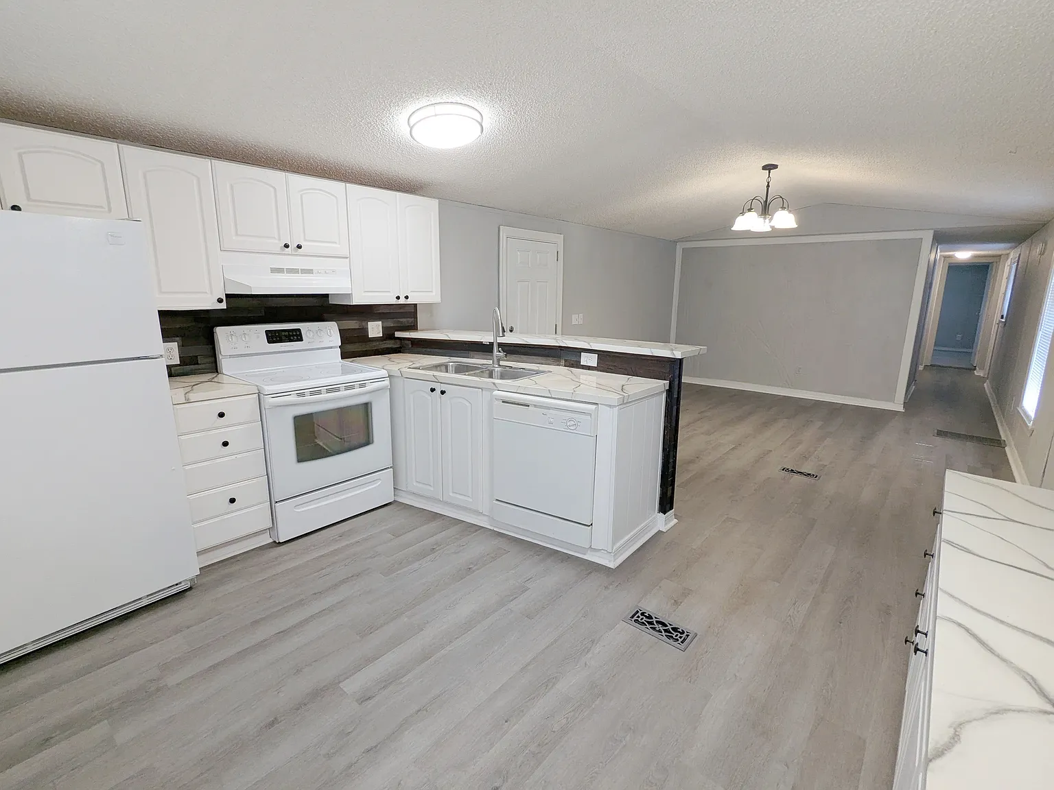 3 bed, 1472 sqft, $1,900 — Photo 4