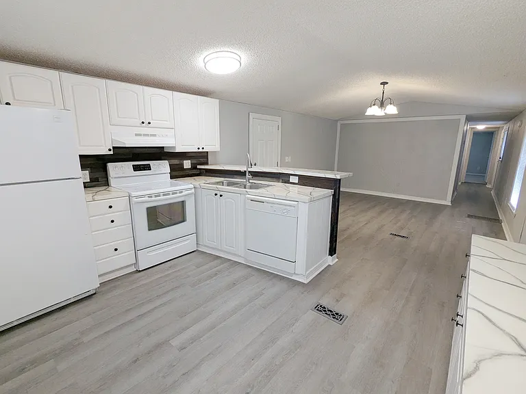 6543 Celeste Ln — Photo 2