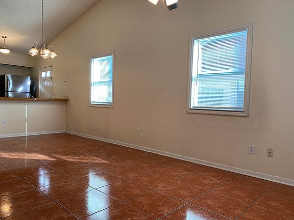 4th image of 999 Hibiscus St