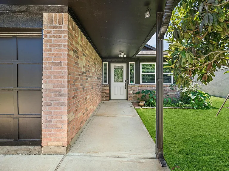 24211 Landing Way Dr — Photo 2