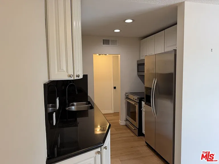 970 Palm Ave #216 — Photo 6