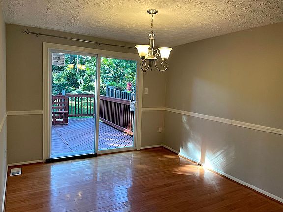 Spacious, well-lit Dinning 