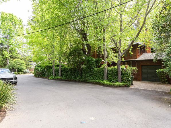11 Brookwood Ln
