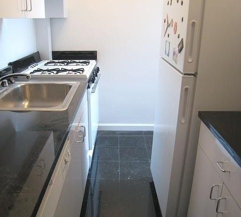 4th image of 104 E 81st St APT 6E