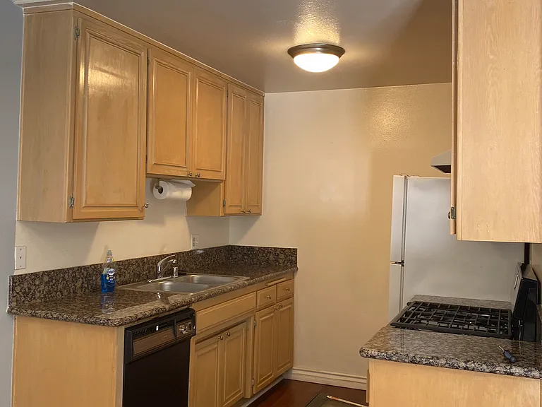 6590 Hazeltine Ave #201 — Photo 20