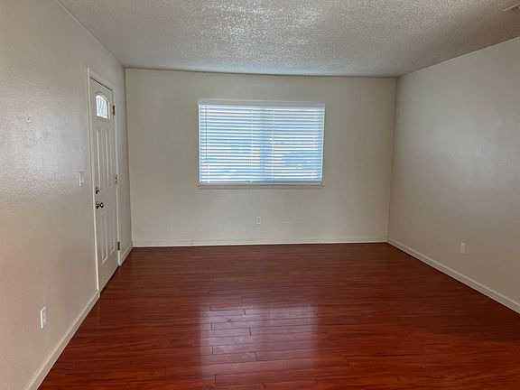 3rd image of 548 Dianne Ct