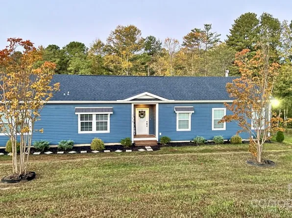 355 Twin Lakes Dr, Flat Rock, NC 28731