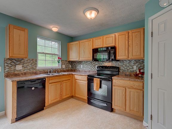 3rd image of 2729 Parkerridge Dr