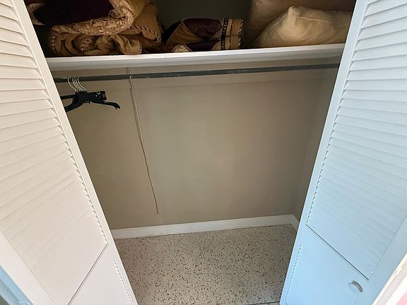 2nd image of 830 NE 20th Ave #4