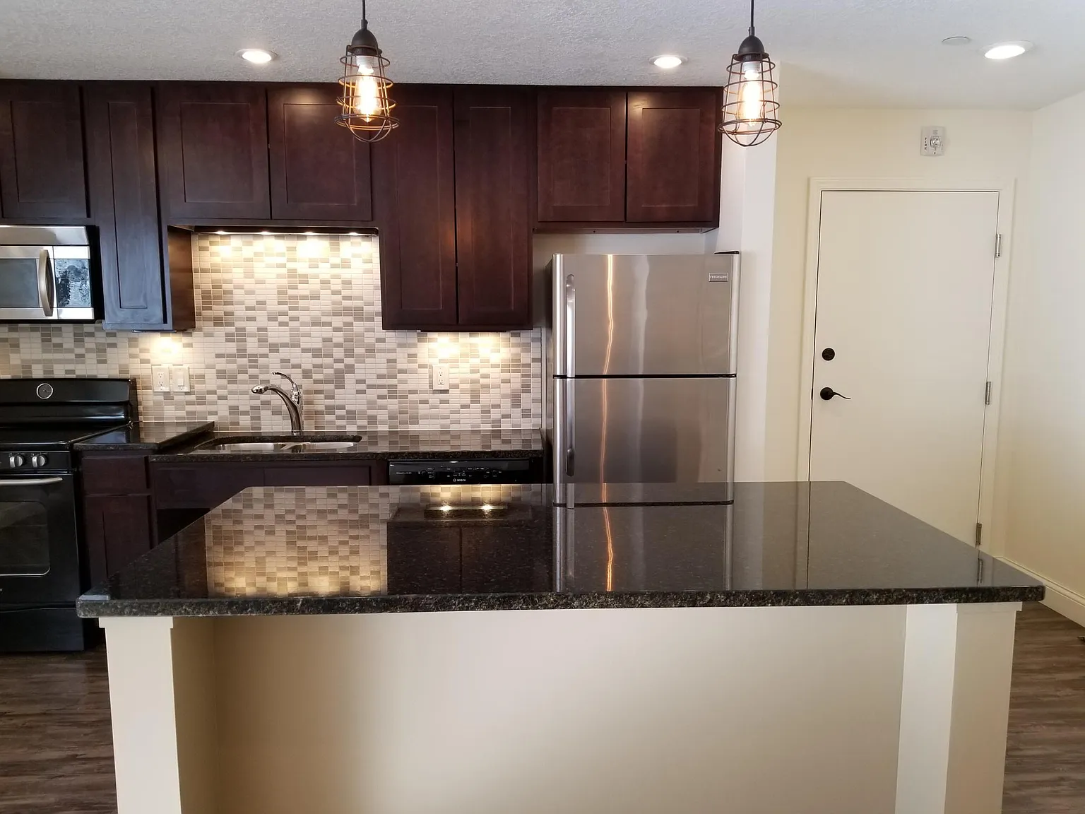 2 bed, 850 sqft, $1,390 — Photo 4
