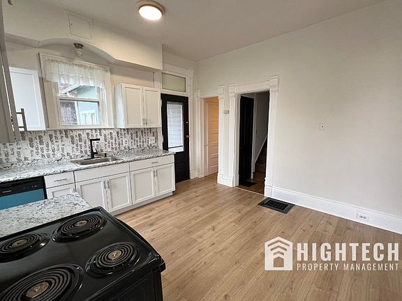 3rd image of 107 S Wayne St #107