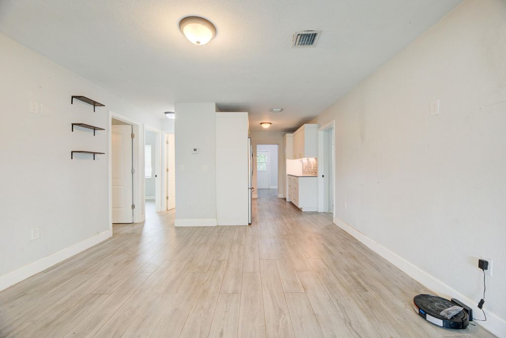 2633 NE 16TH Avenue, photo 8