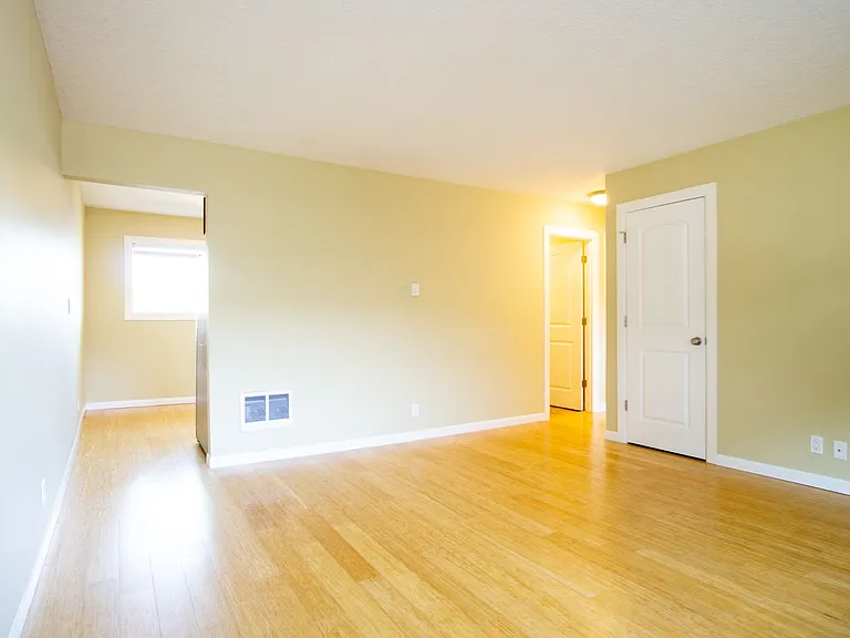 Get 1 Month FREE! Top-Floor 2-Bedroom with Bamboo Flooring + Off-Street Parking! — Photo 5