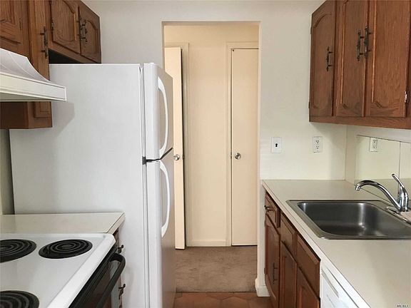 4th image of 56 Sintsink Dr E APT C