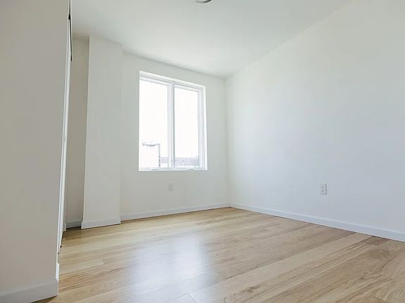 4th image of 65 Graham Ave #3B