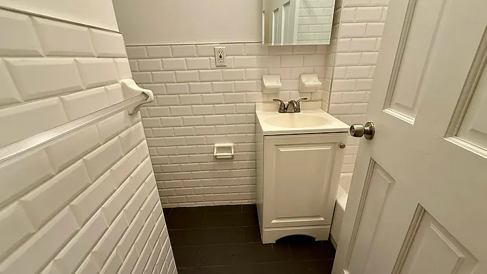 Rented by HOLTON REAL ESTATE INC. | media 15