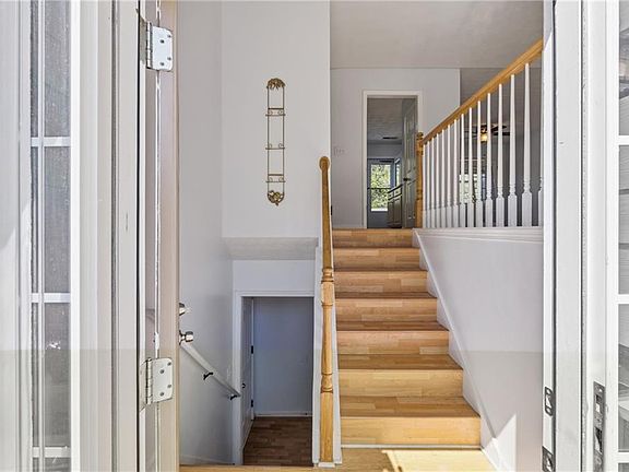 3rd image of 26 Ann Cir SE
