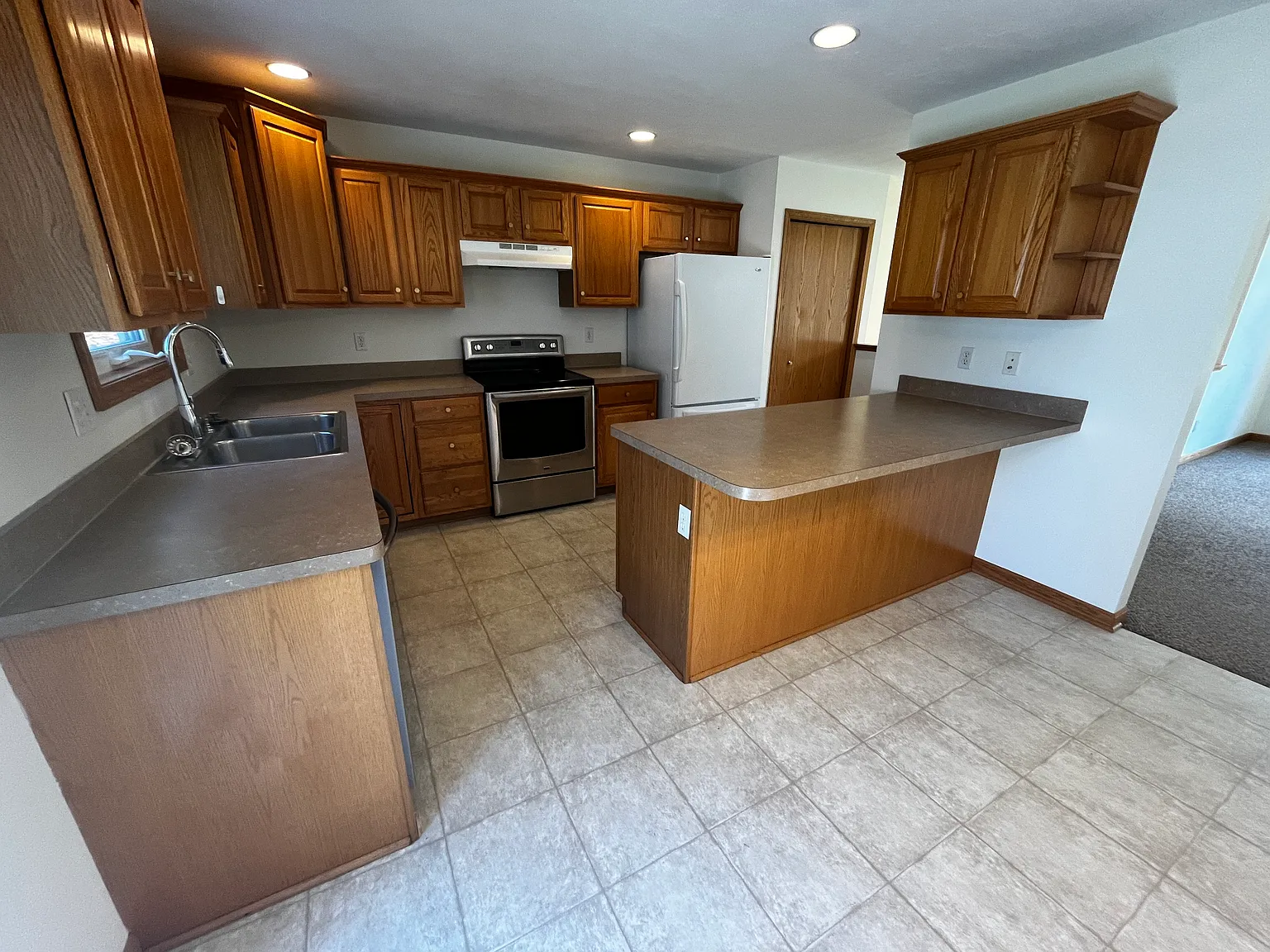 4 bed, 1830 sqft, $2,398 — Photo 3