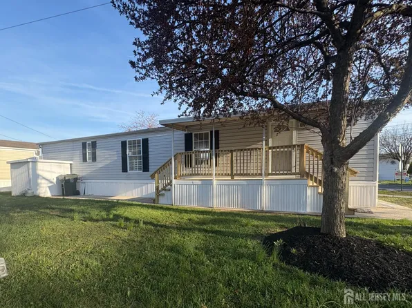 3 Matt St, Avenel, NJ 07001