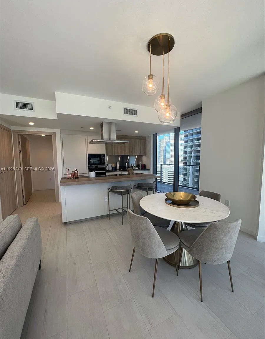 2 bed, 2.5 bath, 1401 sqft, $9,000 — Photo 3