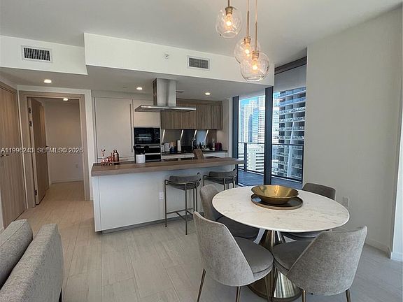 3rd image of 1000 Brickell Plz #2701