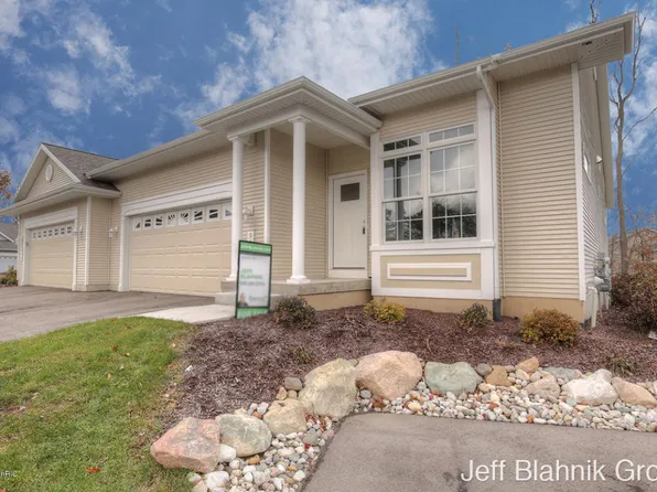 945 Kensington NW, Grand Rapids, MI 49534