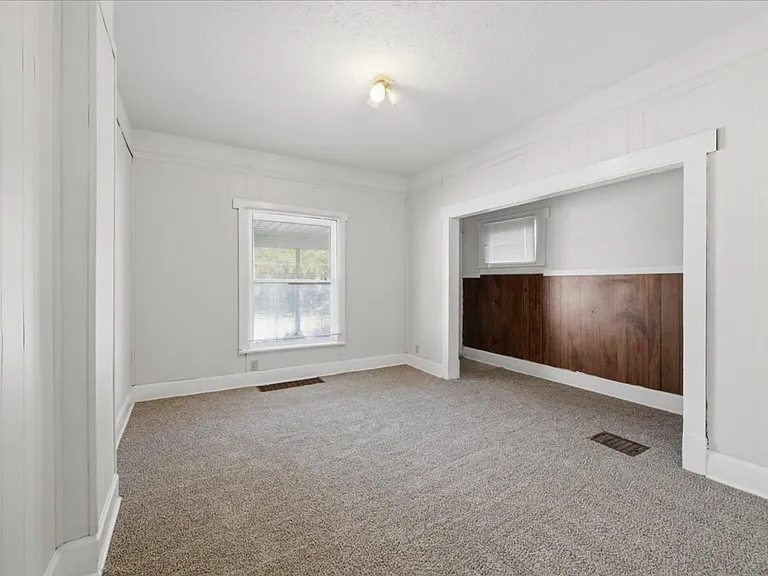 53 N 5th Ave — Photo 4