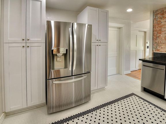 4th image of 79 E 13th St #31