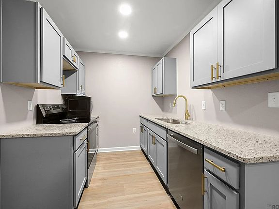 3rd image of 10011 Avenue B
