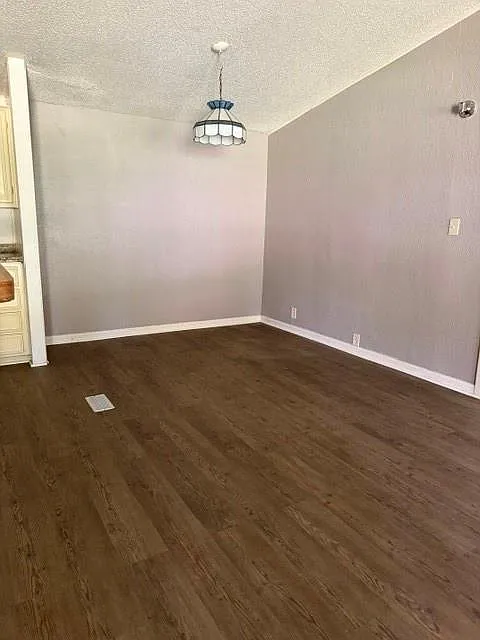 3 bed, 2.0 bath, 1456 sqft, $1,400 — Photo 4