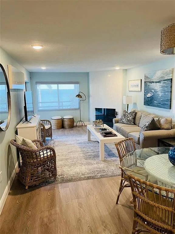2 bed, 2.0 bath, 1220 sqft, $3,500 — Photo 4