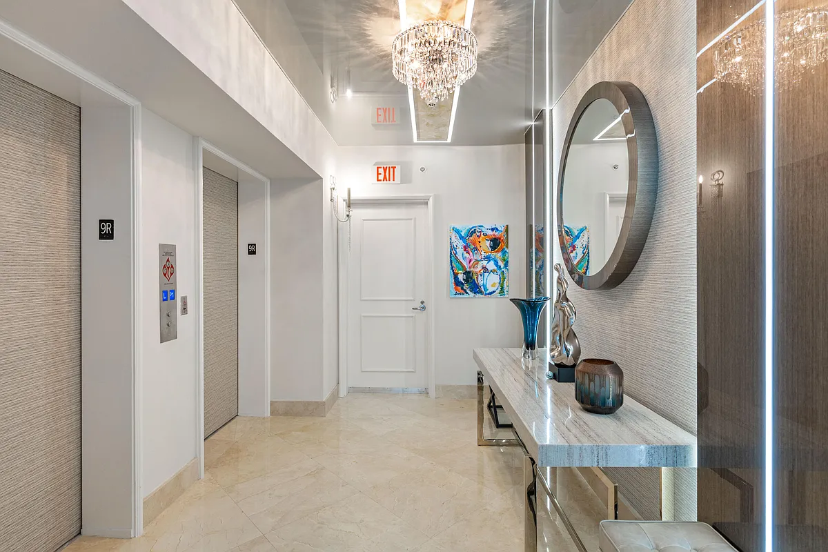 Building Photo - 3101 S Ocean Dr #901