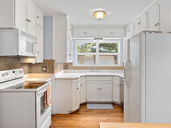 5th image of 6337 Kenwick Ave