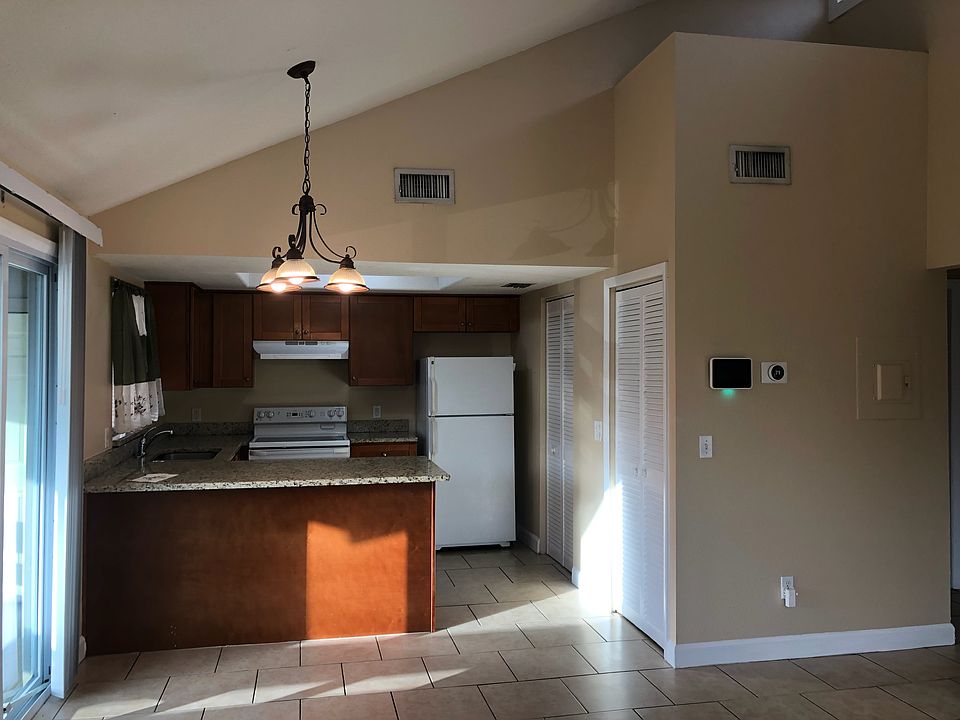 1st image of 902 E Diana St Unit 2