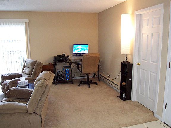 5th image of 11630 Blackhawk Ct APT 6