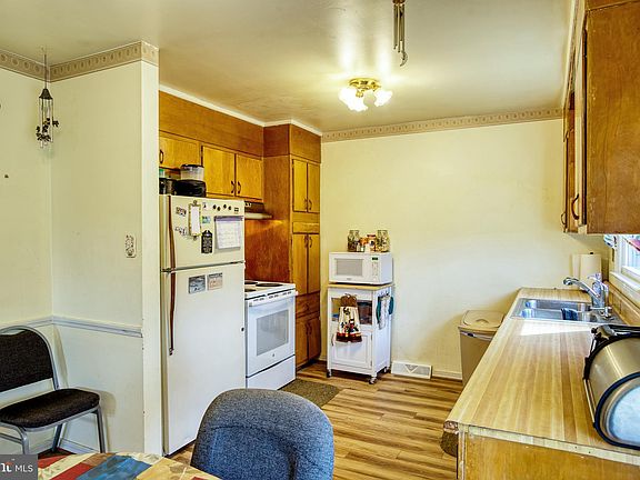 4th image of 9581 Kline Dr