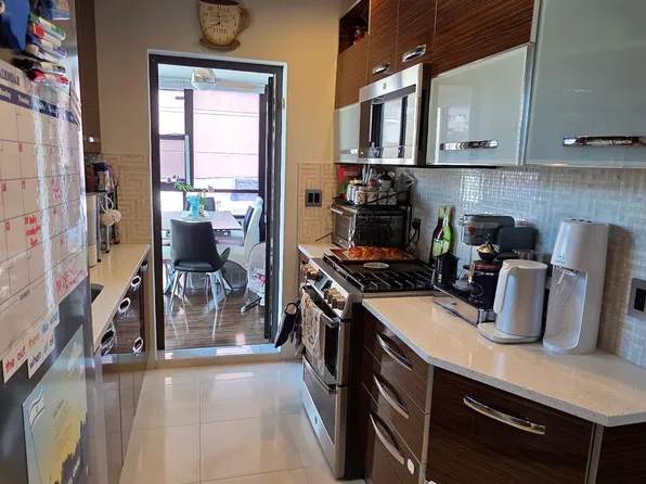 134 West End Avenue image 2 of 16