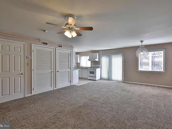 4th image of 126-128 League St #2