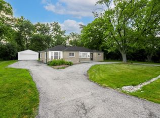 1055 N Bluebonnet Ln, Oak Park, IL 60169