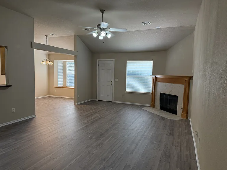 1214 Northern Hills Ln — Photo 4