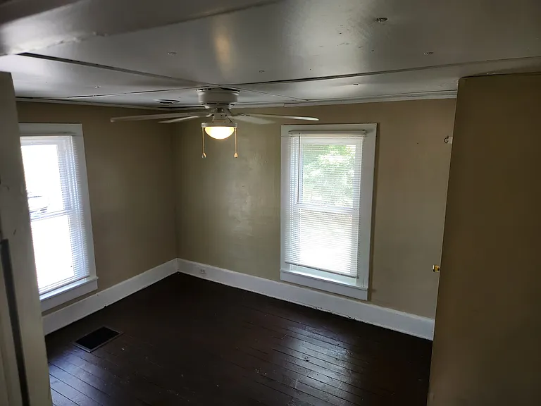 377 W State St — Photo 4
