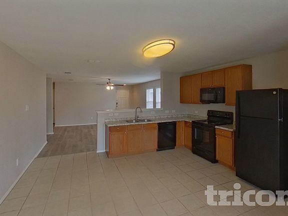 4th image of 1412 Royal Meadows Trl
