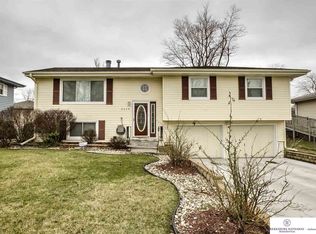 6415 Whitmore St, Omaha, NE 68152
