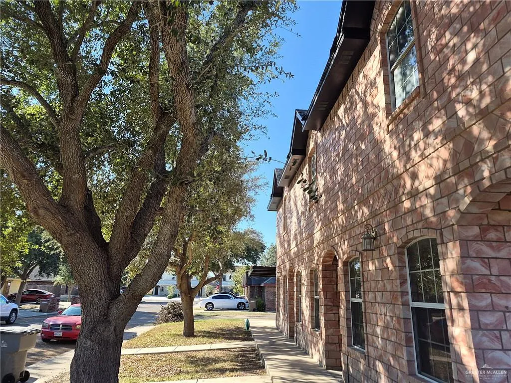 2 bed, 1.5 bath, 1100 sqft, $1,000 — Photo 3