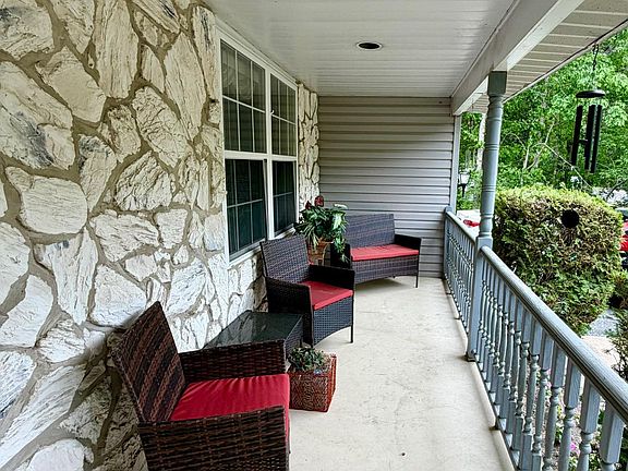 3rd image of 78 Catherine Dr