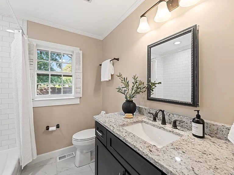2502 Englewood Ave — Photo 29