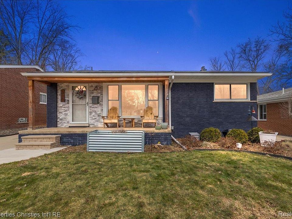 1st image of 816 W Baker Ave